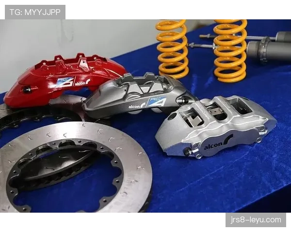 格拉纳达边路进攻火力全开，未来赛事表现备受期待