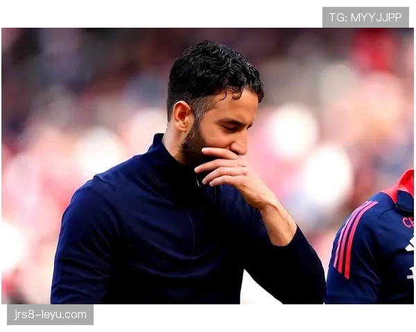 穆里尼奥与弗格森同台出席足球研讨会，共话执教智慧与战术哲学