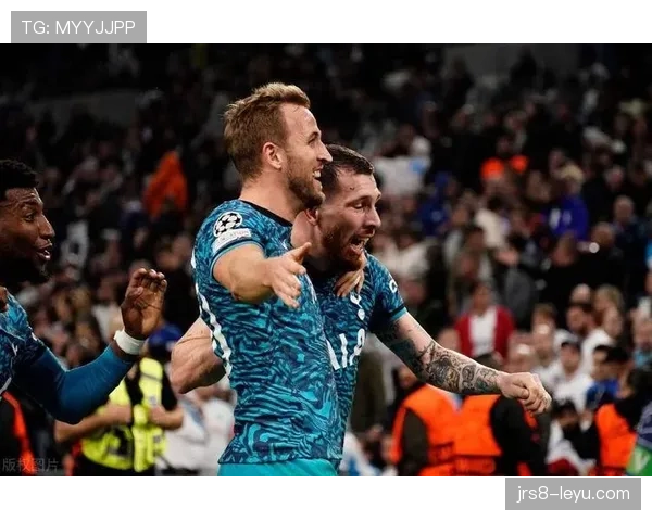 霍伊别尔持续提升中场表现，精准传球与战术意识助力球队攻防转换