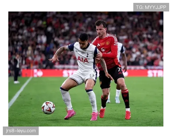 曼联复兴进程仍未完成:持续表现波动对竞争格局带来变化 曼联复兴进程仍未完成:持续表现波动对竞争格局带来变化