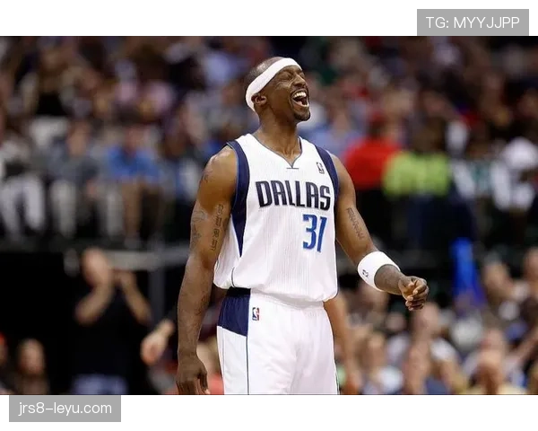 贾森·特里后撤步三分拉开空间对比同届投射稳定性明显提升