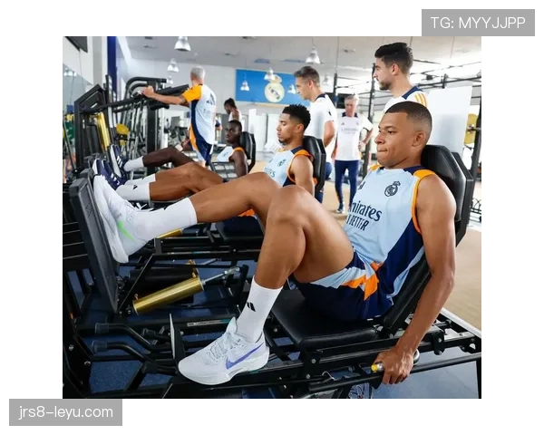 贝林厄姆这小子，刚拿高薪就换超跑，训练完还顺手发个健身房自拍？